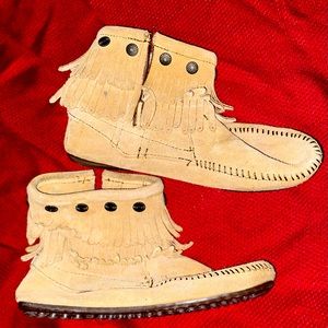 Minnetonka fringe leather zip boots 6.5/ 7